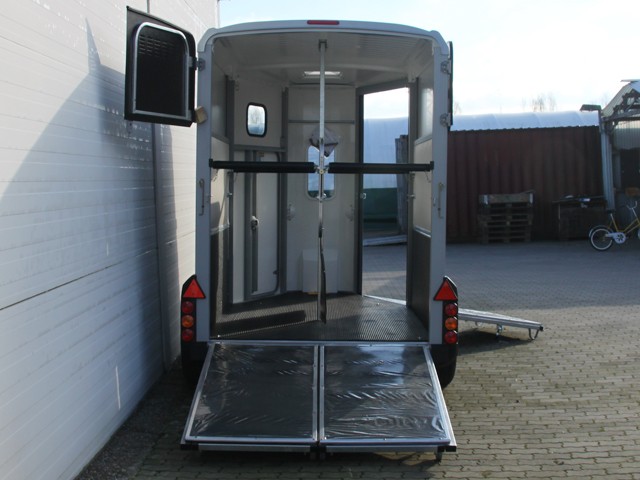 Ifor Williams Pferdeanhänger HB506|Frontausstieg|Klappenkombi – Bild 9